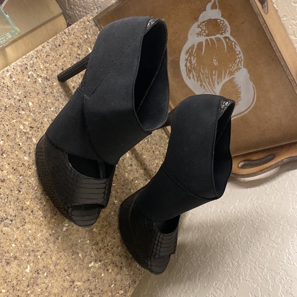 Black Jessica Simpson Peep Toe Heels Size 7.5 with 4.5” STILETTO heels & Spandex - Picture 11 of 16